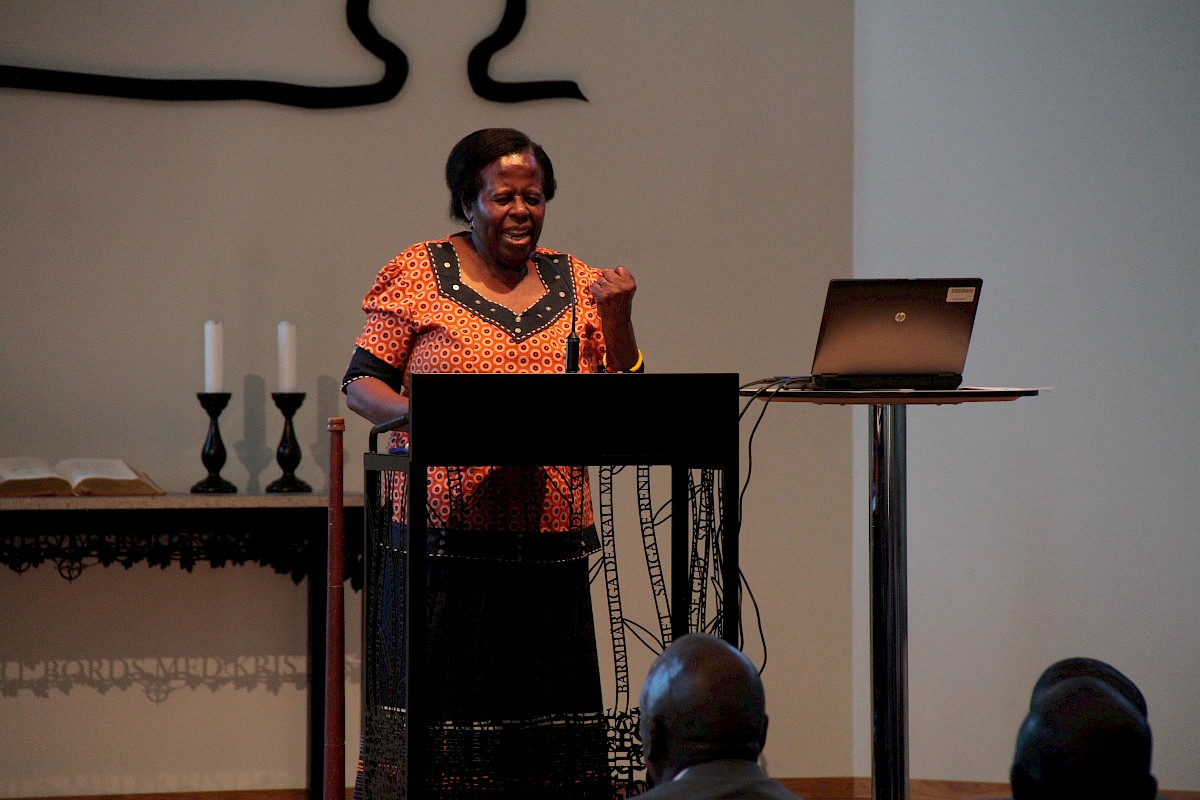 Sydafrikas biträdande kulturminister Ms Rejoice Mabudafhasi öppnade konferensen.